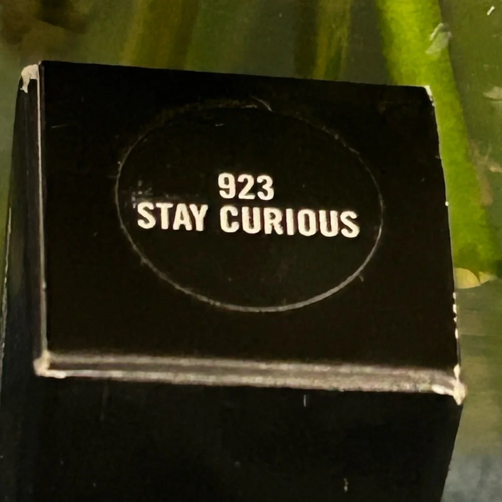 MAC Powder Kiss Lipstick in Stay Curious - NWT - Picture 2 of 5